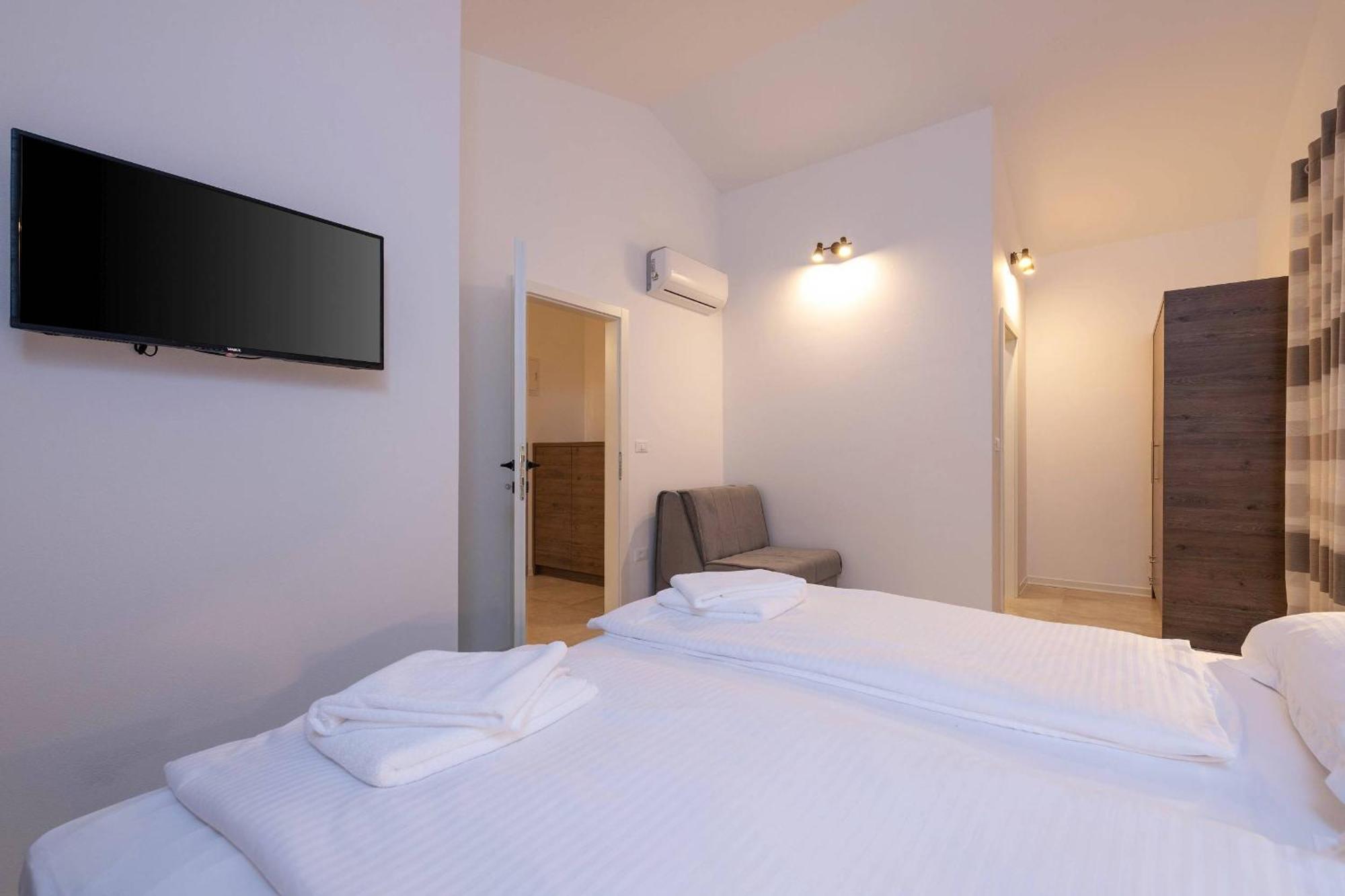 פורץ Holiday House Luca מראה חיצוני תמונה