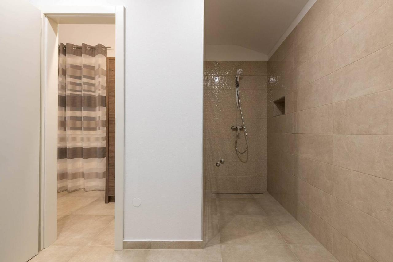פורץ Holiday House Luca מראה חיצוני תמונה