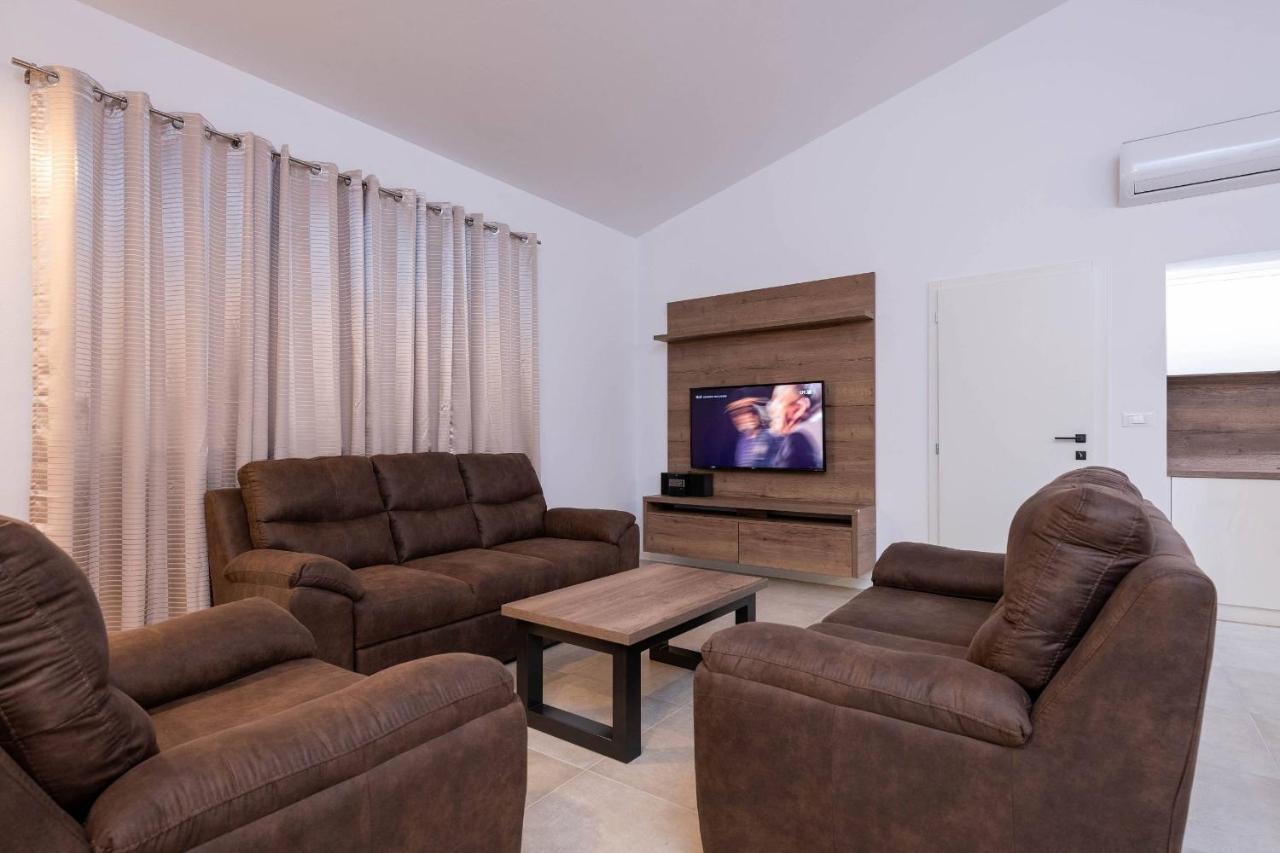 פורץ Holiday House Luca מראה חיצוני תמונה