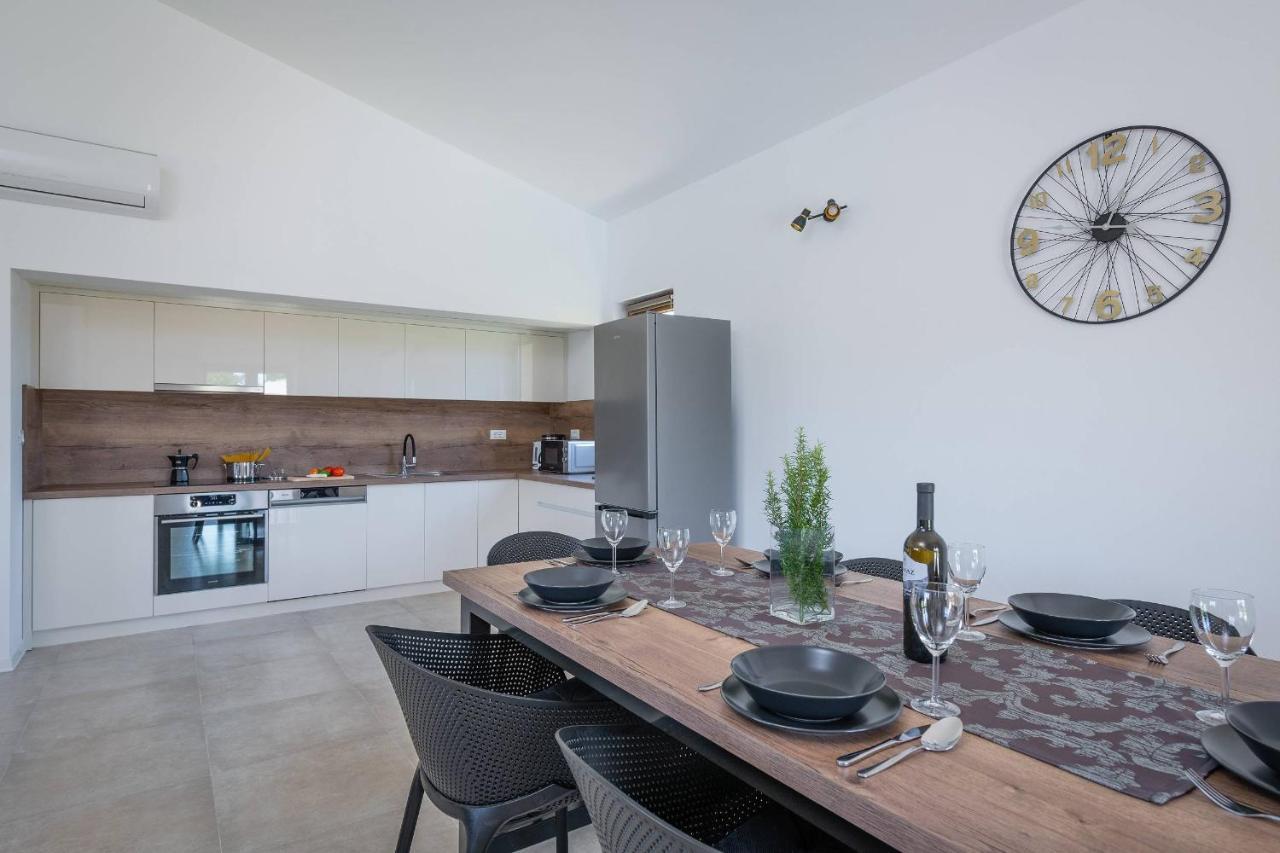 פורץ Holiday House Luca מראה חיצוני תמונה