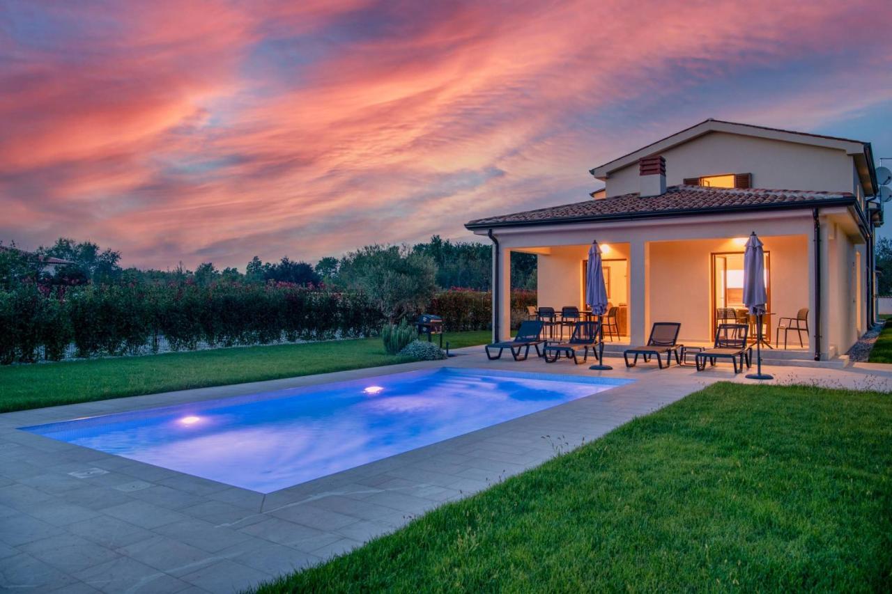 פורץ Holiday House Luca מראה חיצוני תמונה